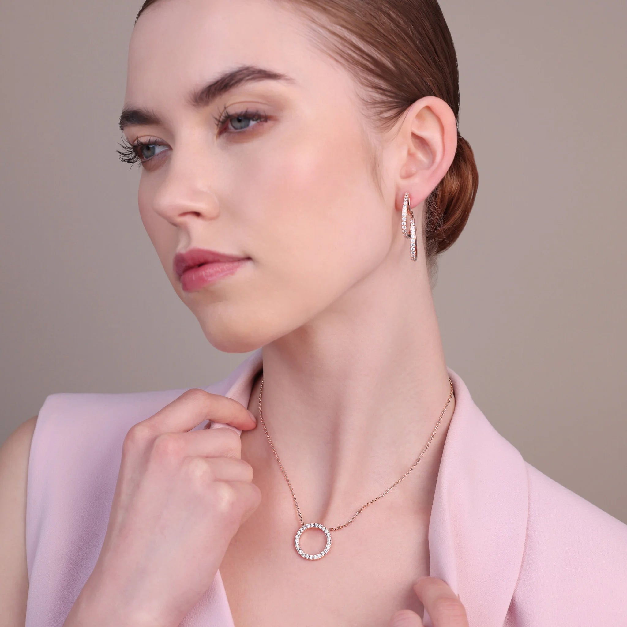 Collier à pendentif anneau en zircon cubique