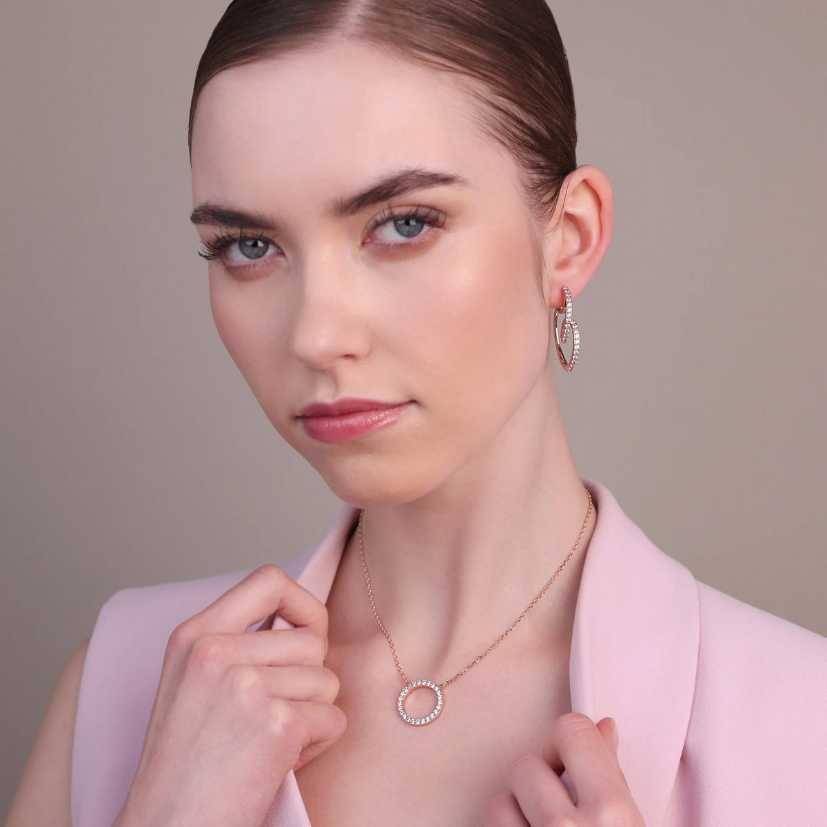 Collier à pendentif anneau en zircon cubique