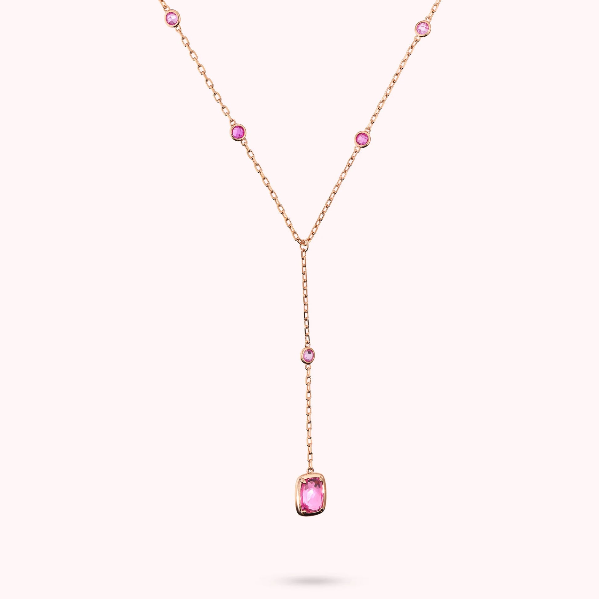 Collier de cravate avec pierres rondes, prisme et baguette