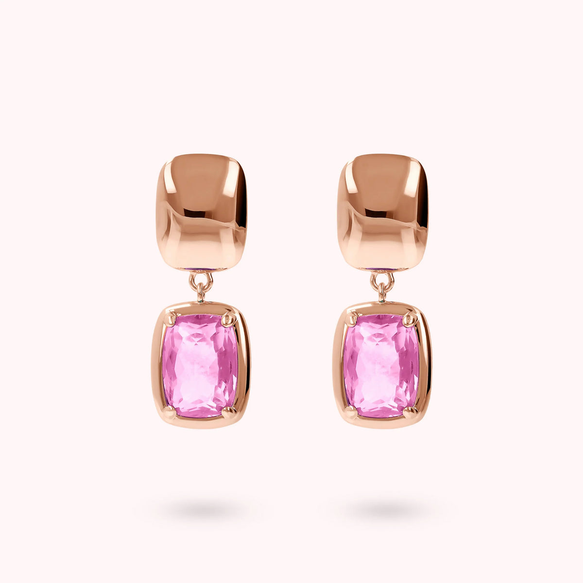 Boucles d'oreilles pendantes avec des pépites brillantes et un prisme de pierre baguette