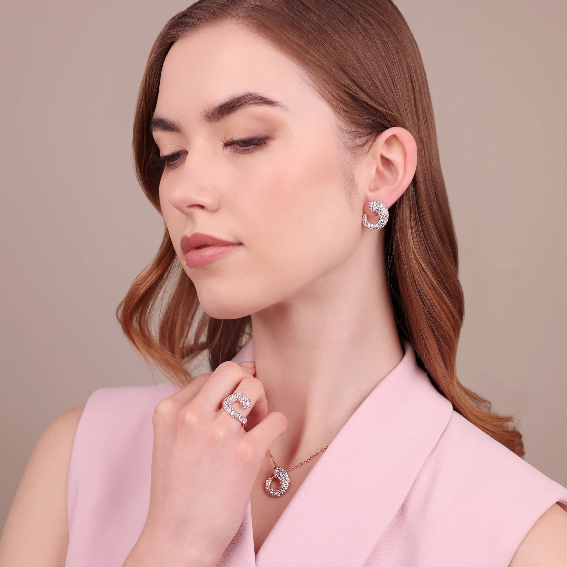 Mixed Pavé Graduated Circle Pendant Necklace