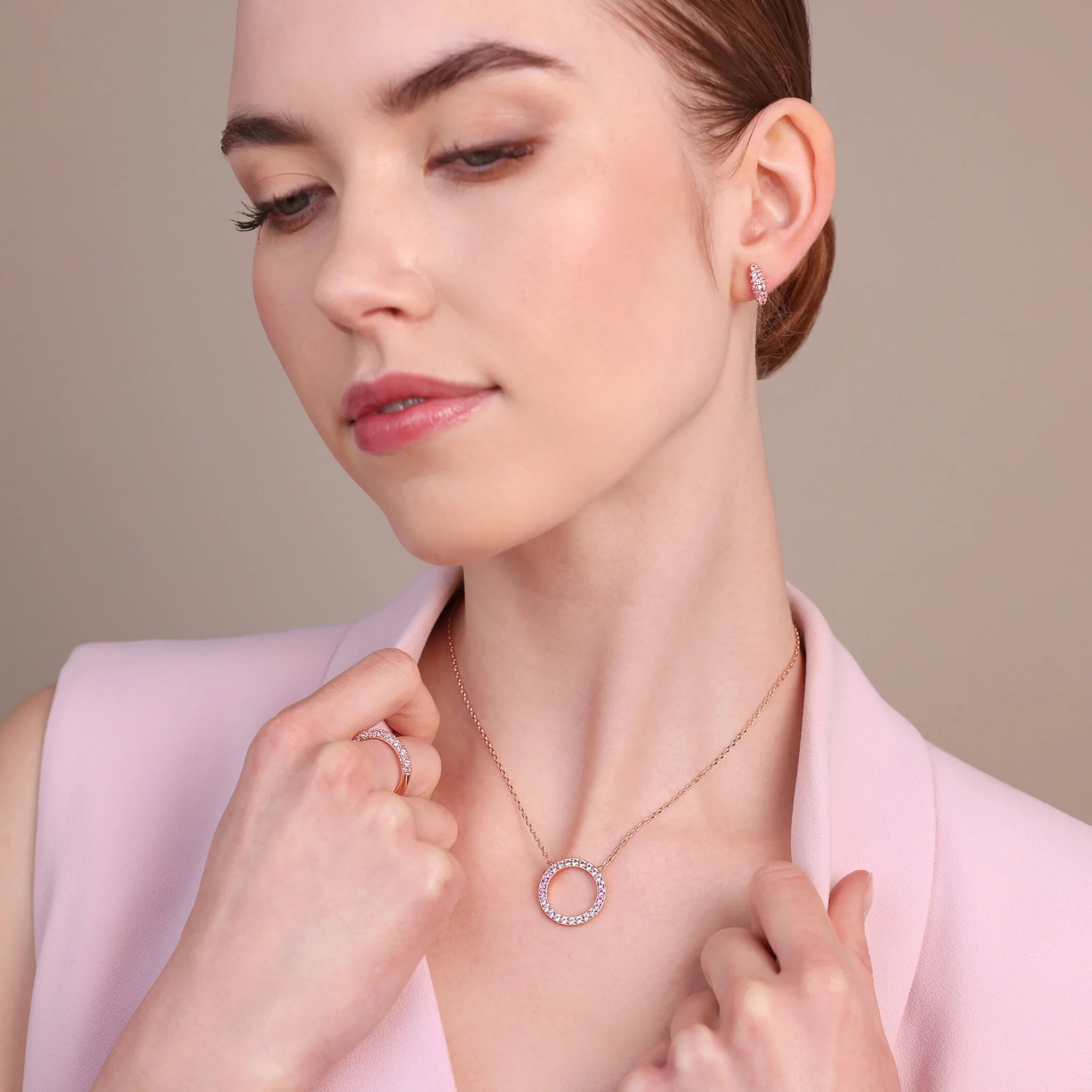 Orecchini a Cerchio Graduati con Pavé di Cubic Zirconia