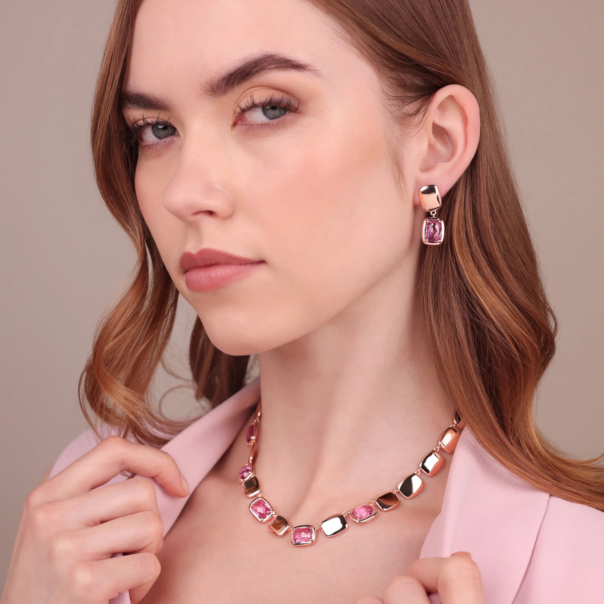 Choker-Halskette mit glänzenden Nuggets und Baguette-Edelsteinprisma