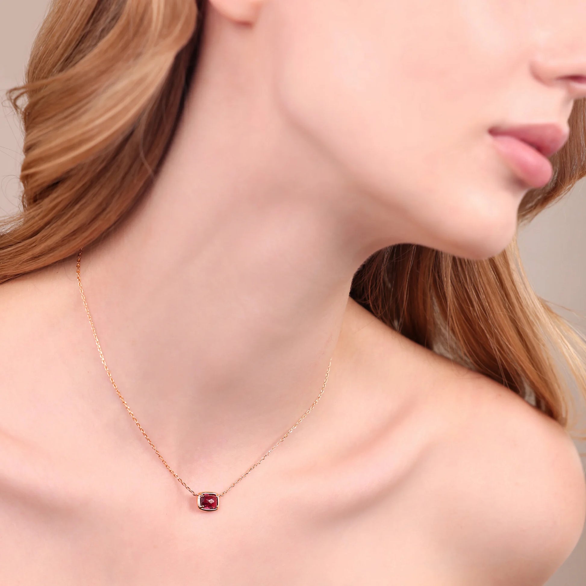 Collier chaîne forçat avec prisme gemme en baguette