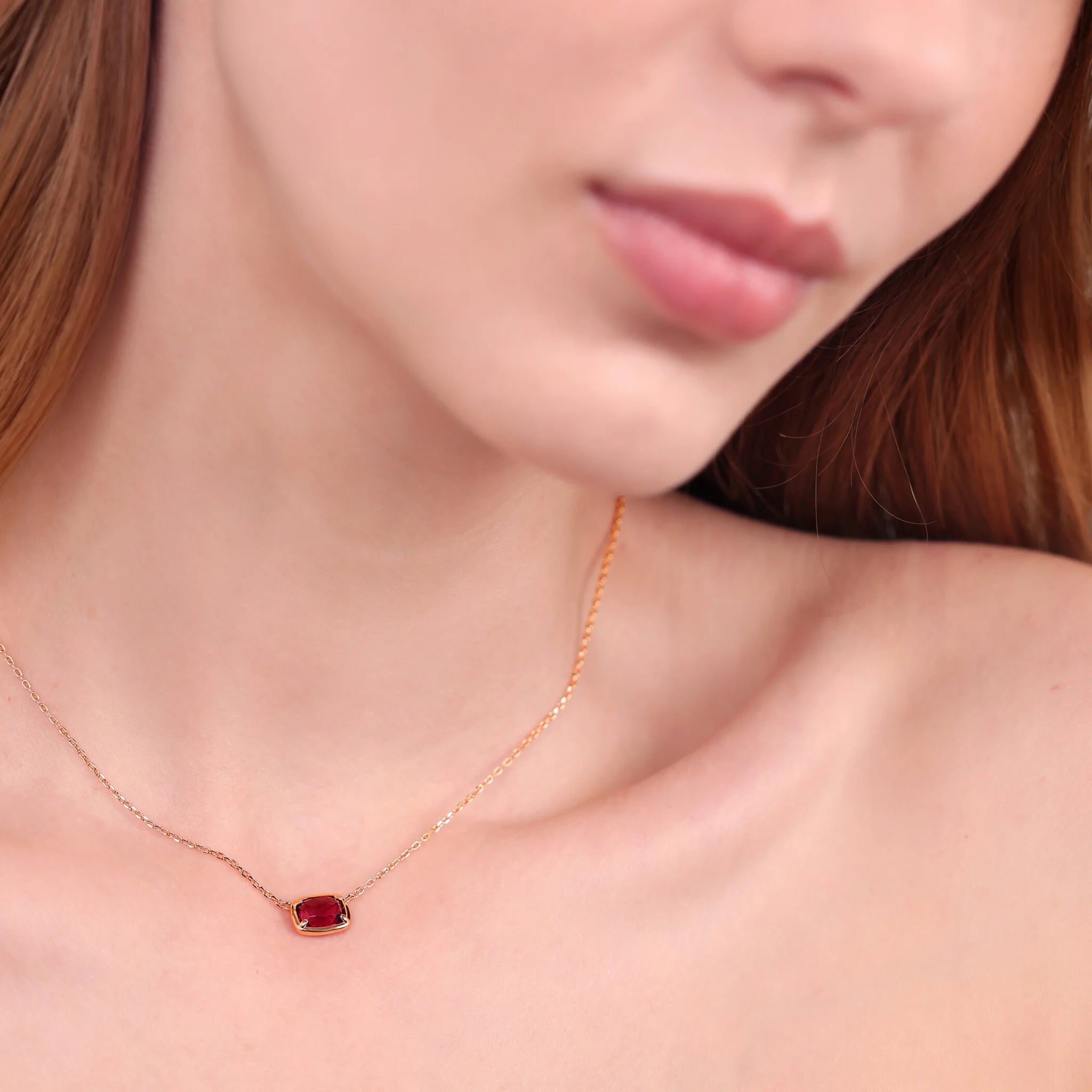 Collier chaîne forçat avec prisme gemme en baguette