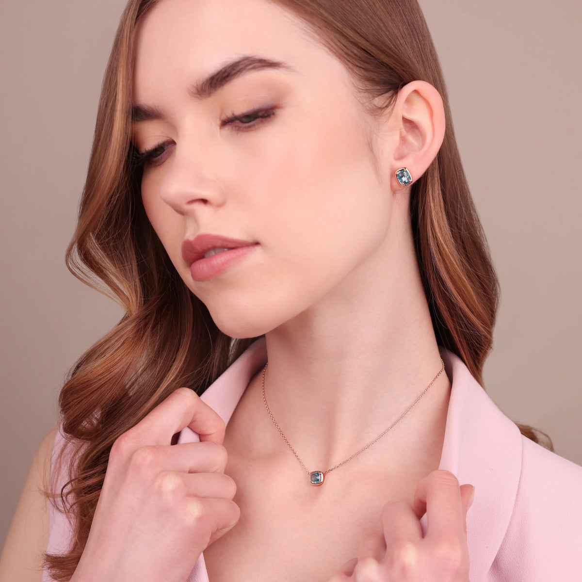 Collier chaîne forçat avec prisme gemme en baguette