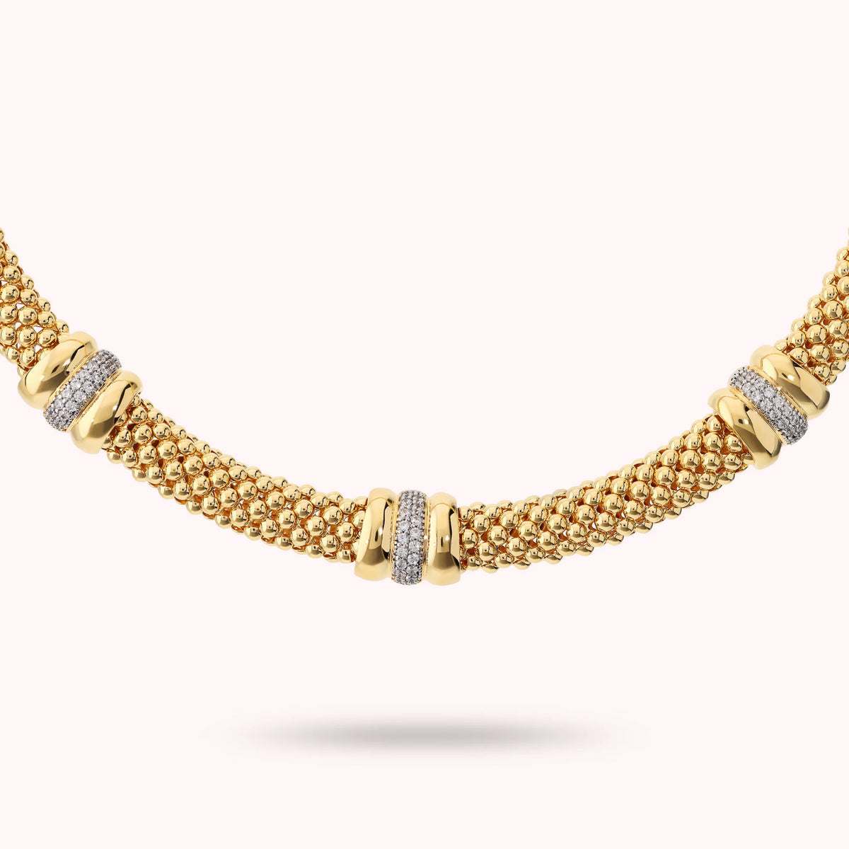 Goldene Popcorn-Strickhalskette mit Cubic Zirkonia-Pavé-Rondellen