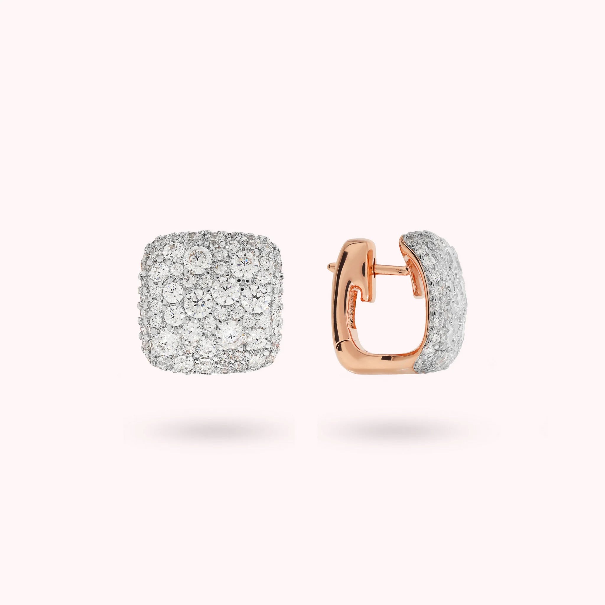 Orecchini a Lobo Quadrati con Pavé di Cubic Zirconia