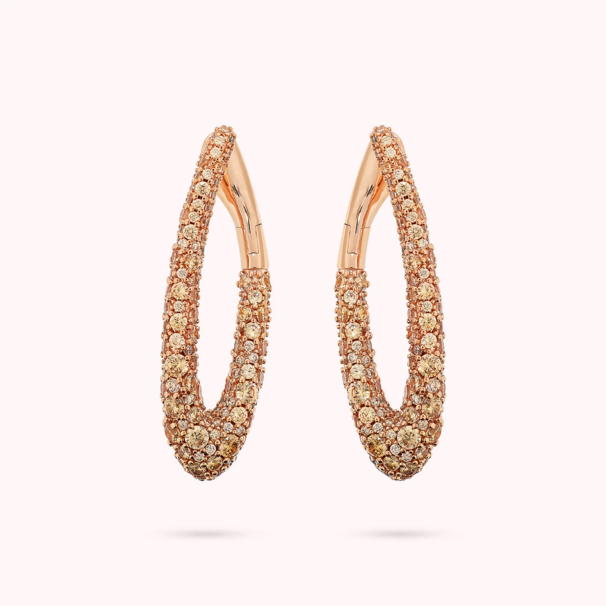 Ovale Ohrringe mit Cubic-Zirkonia-Pavé