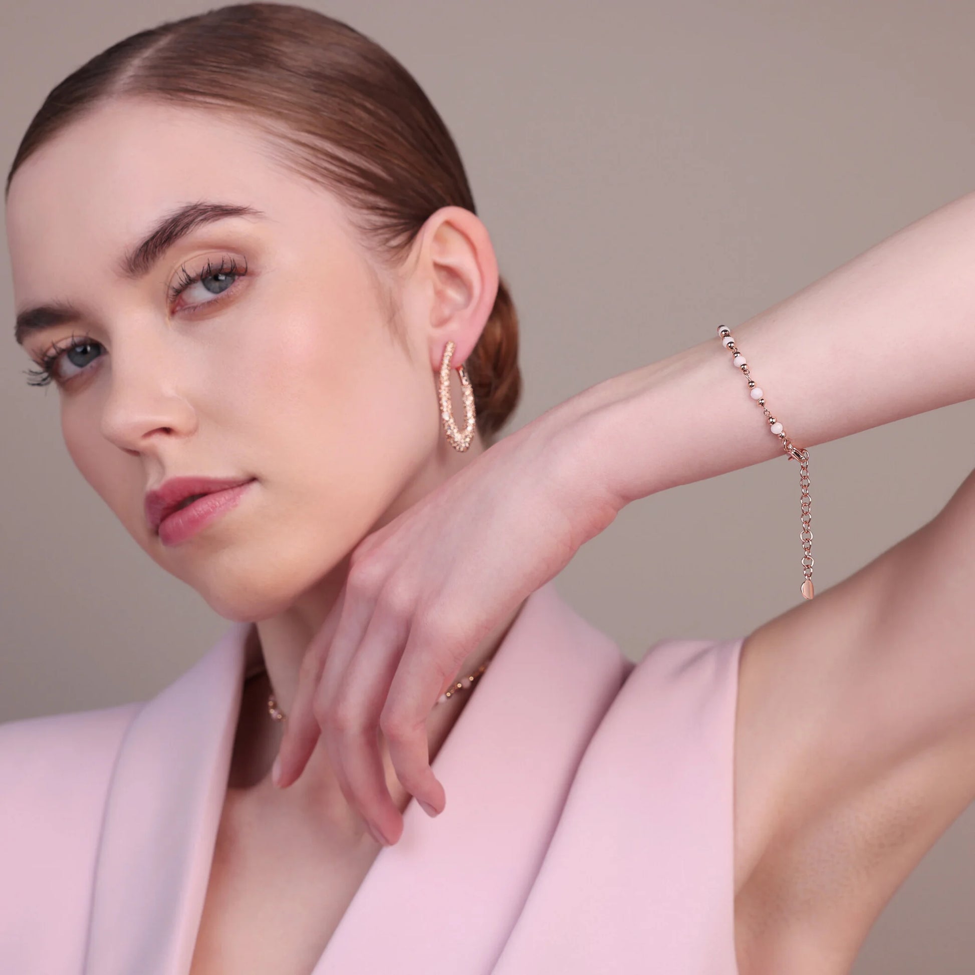 Ovale Ohrringe mit Cubic-Zirkonia-Pavé