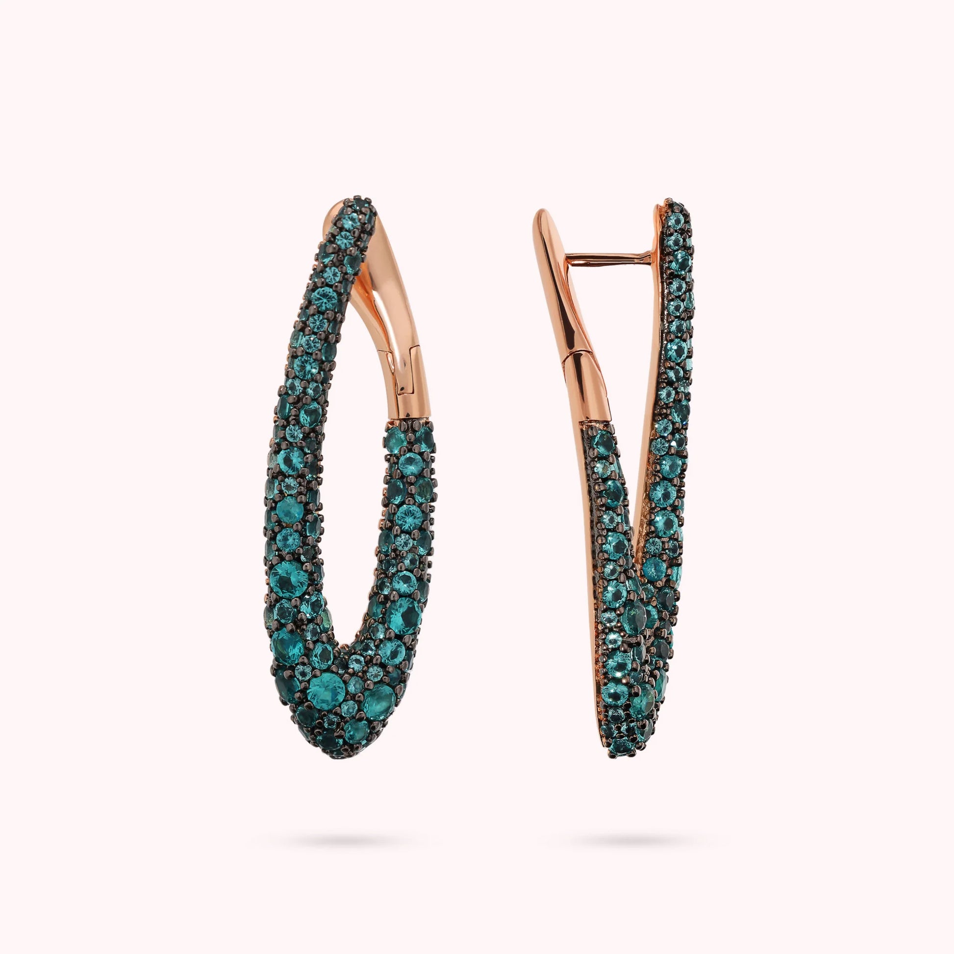Ovale Ohrringe mit Cubic-Zirkonia-Pavé