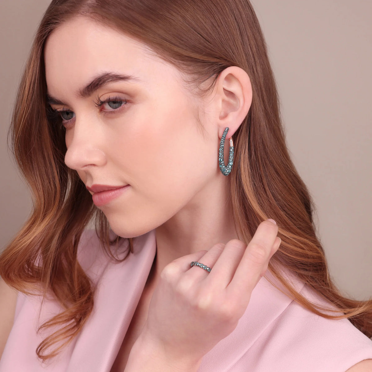 Ovale Ohrringe mit Cubic-Zirkonia-Pavé