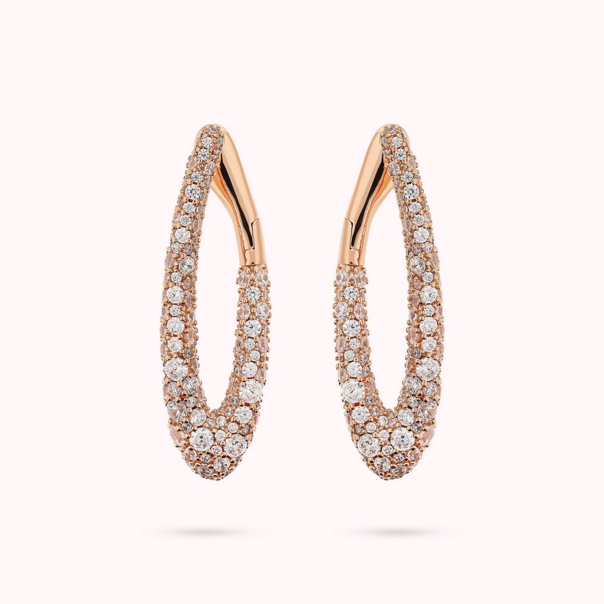 Ovale Ohrringe mit Cubic-Zirkonia-Pavé