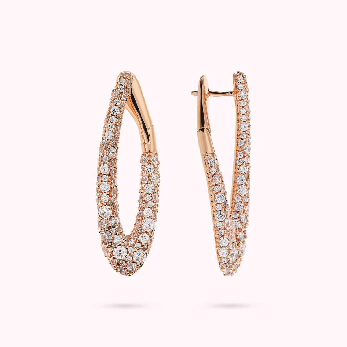 Ovale Ohrringe mit Cubic-Zirkonia-Pavé