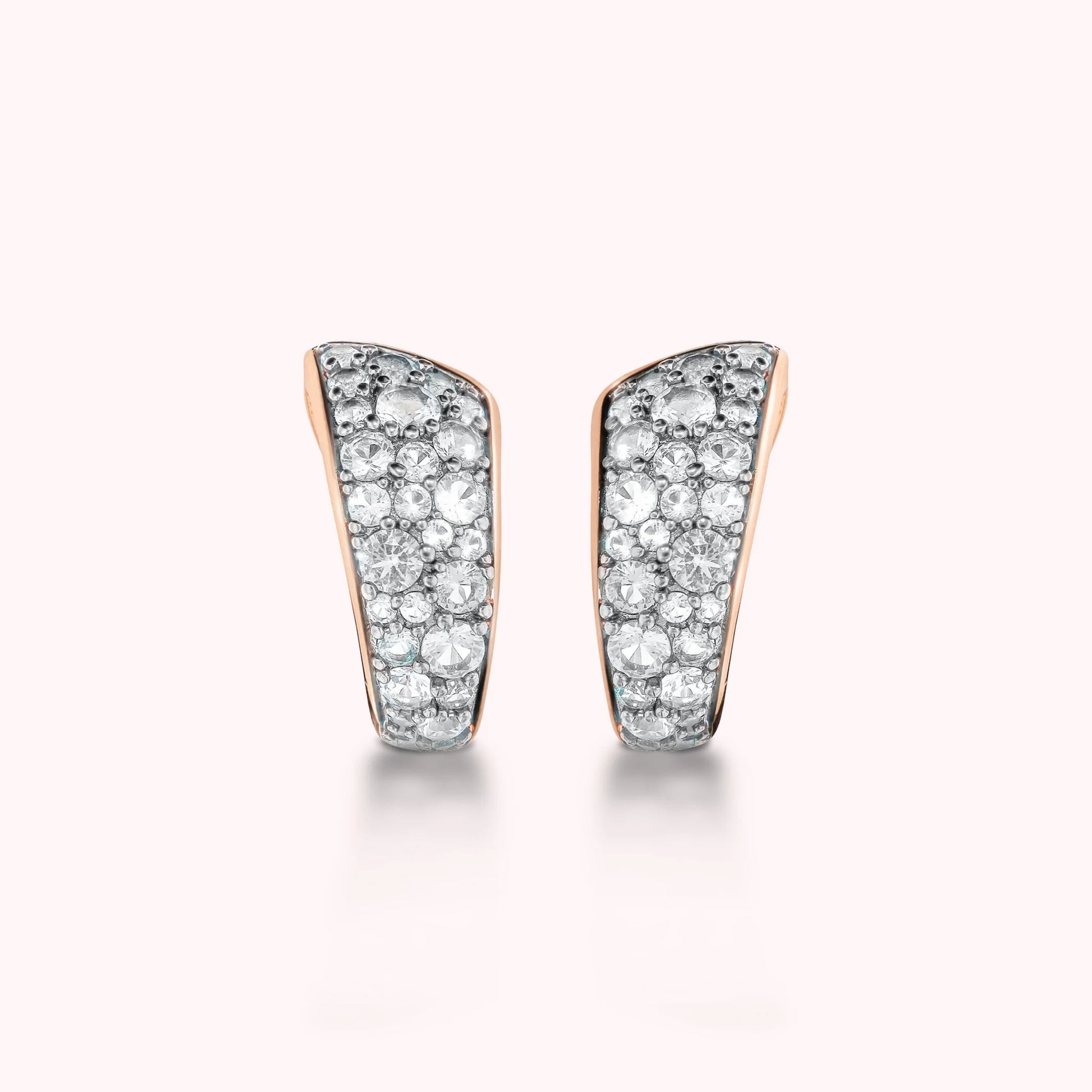 Orecchini a Lobo Graduati in Pavé di Cubic Zirconia