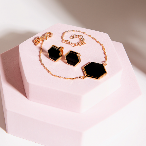 Set of Lobe Earrings and Bracelet with Hexagonal Elements in Black Onyx