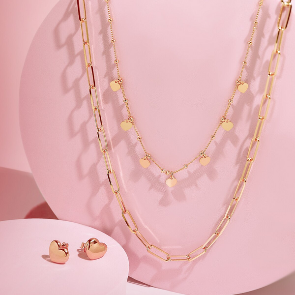 Mehrsträngiges Halsketten-Set mit Charms und Herzlappen-Ohrringen in goldenem Rosé