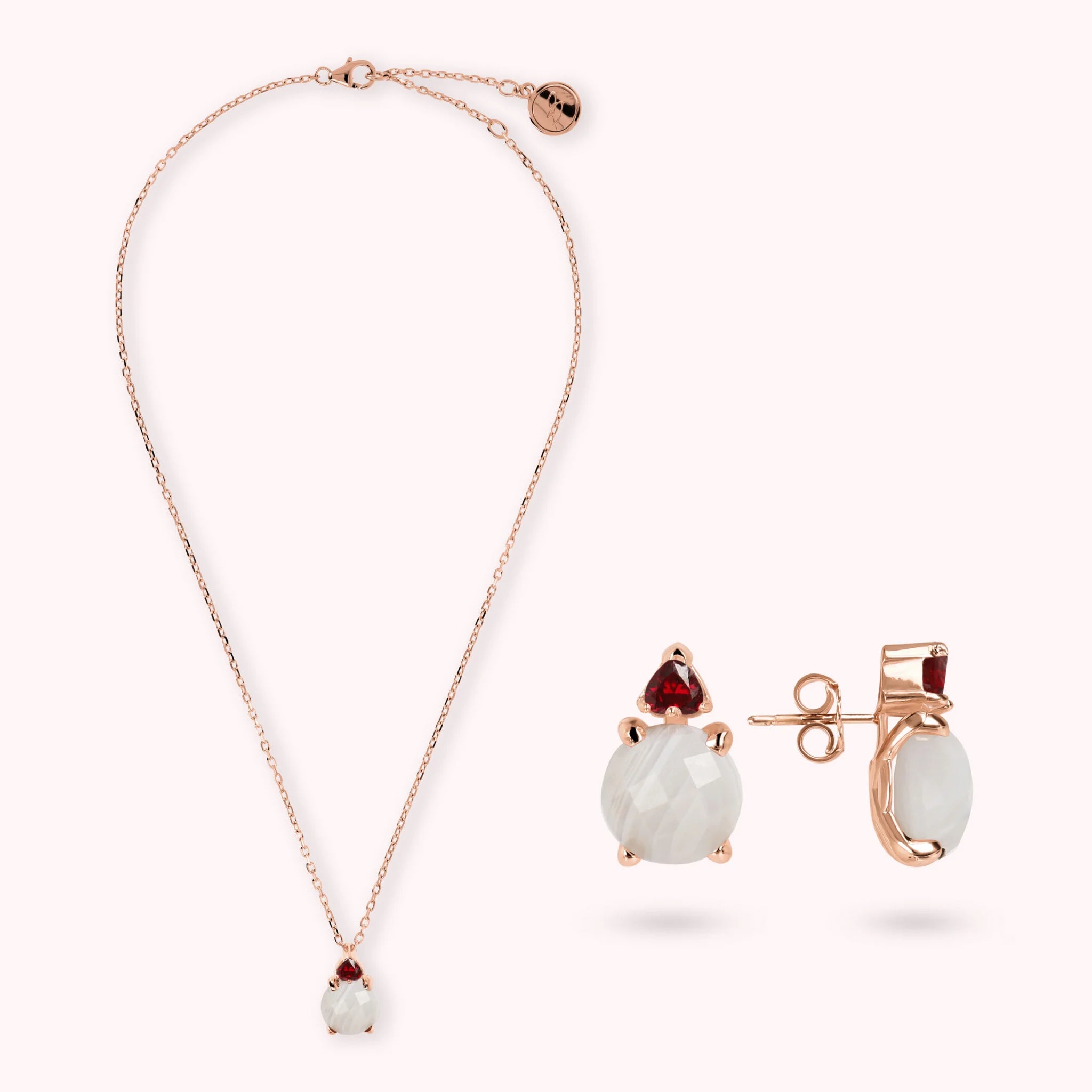 Collier et boucles d'oreilles en agate blanche et zircon cubique rouge en forme de coeur